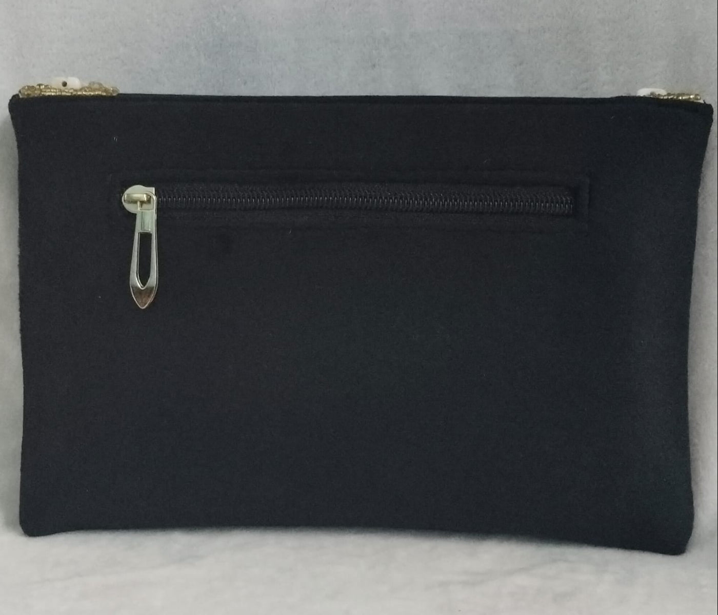 Elegan black clutch bag